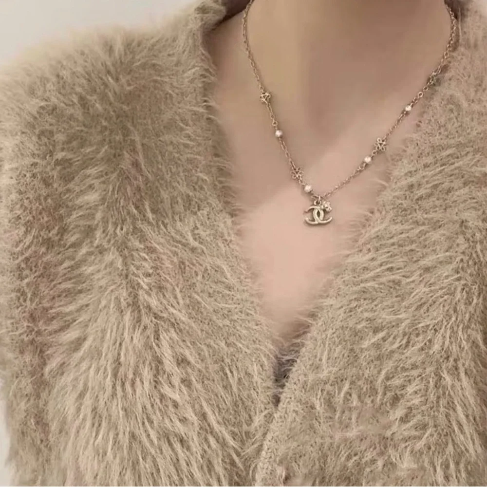 CHANEL Gold and Pearl Necklace - Picture 2 of 2